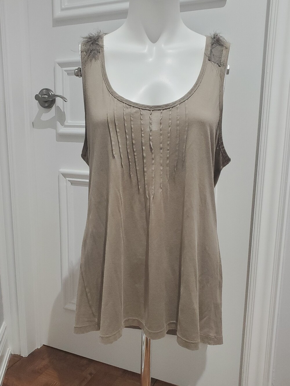 BANANA REPUBLIC- Ashy Taupe Feather-Trim Pintuck Tank